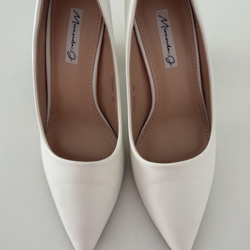 White pumps with thick 8cm heel, size 39, like new