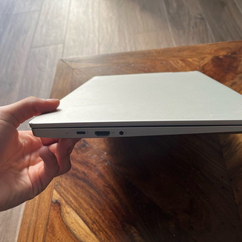 Lenovo laptop like new with small dent, 15.6", Intel Core i5, 16GB, 500GB HDD