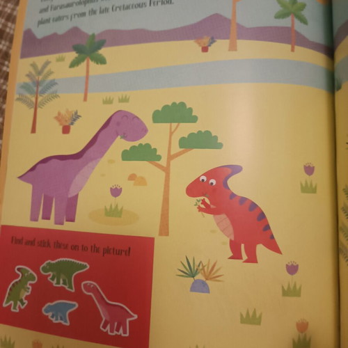 Dinosaurs Play Scene Book new with 120 stickers and 20 felt stickers