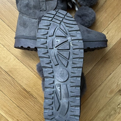 Ankle boots new, gray, size 38, with lining