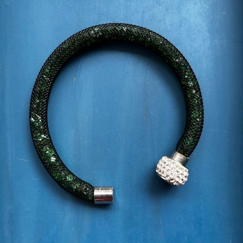 Bracelet like new dark green with iridescence and magnetic clasp