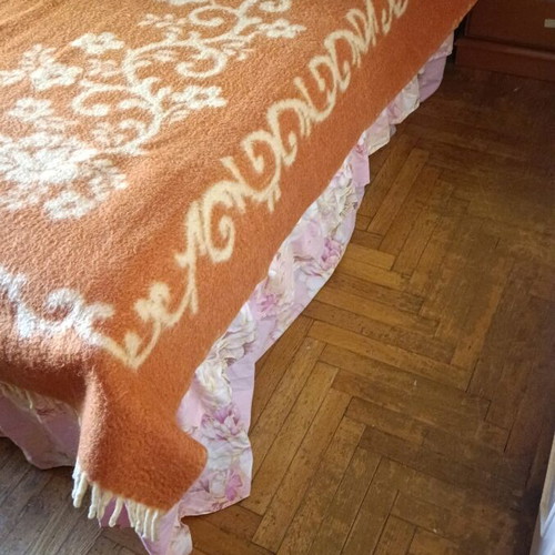 Vintage double bed blanket like new