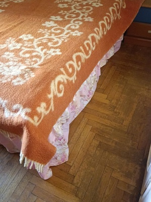 Vintage double bed blanket like new