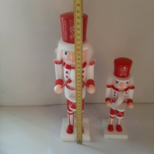 Wooden vintage nutcrackers like new, set of 2