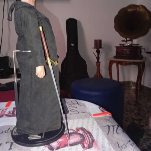 Highlander 1/6 12-inch Sideshow figure missing glasses and sword