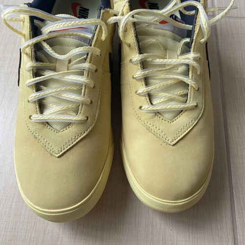 Nike sneakers new, size 42.5, yellow