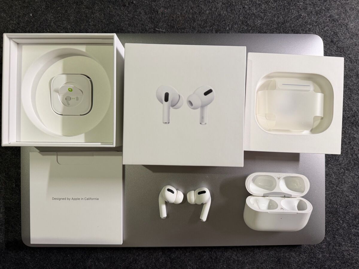 イヤホン AirPods Pro 1 with MagSafe Charging Case AirPods Pro 1 with MagSafe charging case… - € 45,00 - Vendora.cy