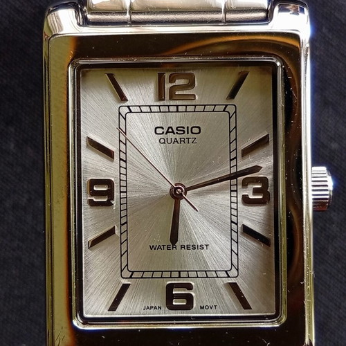 Casio men's quartz watch with metal strap
