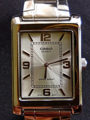 Casio men's quartz watch with metal strap