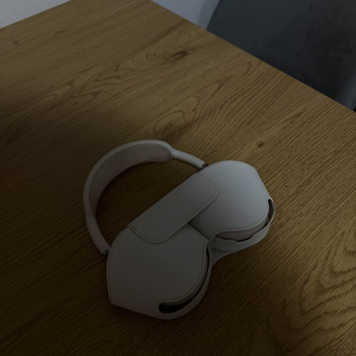 AirPods Max like new with case and charging cable