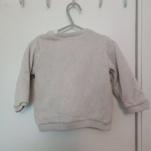 White sweater with bear 73 cm 6-9 months used, very warm