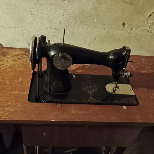 Union vintage sewing machine used