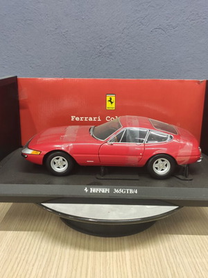 Kyosho Ferrari 365 GTB/4 metal model scale 1:18 new