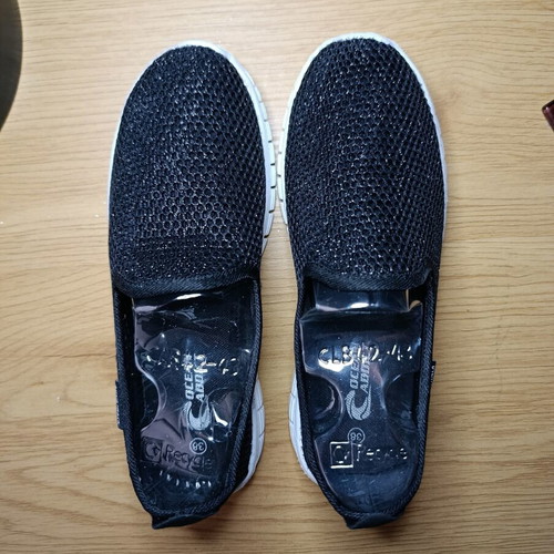 Aqua Track black slip-on shoes with glitter, size 38