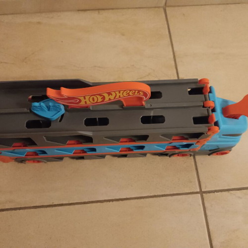 Hot Wheels Truck like new