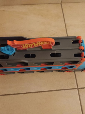 Hot Wheels Truck like new