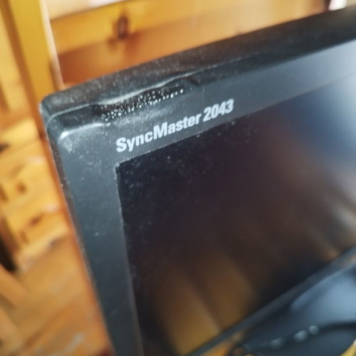 Samsung SyncMaster 2043SN 20-inch monitor used with screen burn