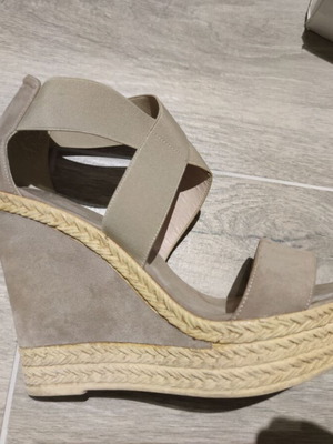 Bozikis platform sandals like new, size 39, beige
