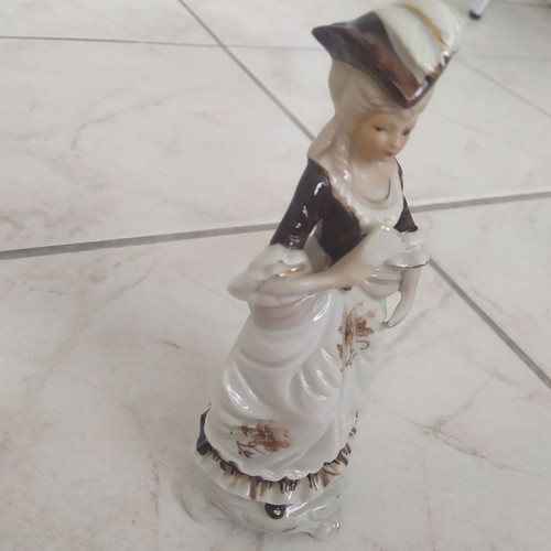 Vintage figurine girl 19 cm like new