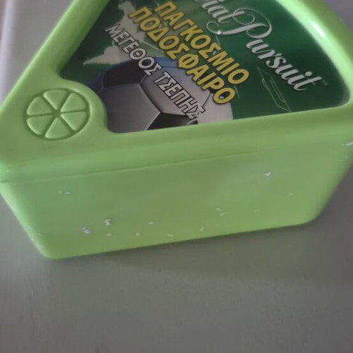 Trivial Pursuit World Football board game like new