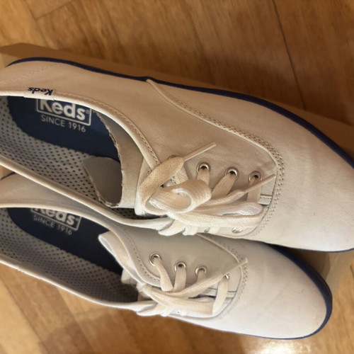 Keds sneakers size 39 white with blue sole like new