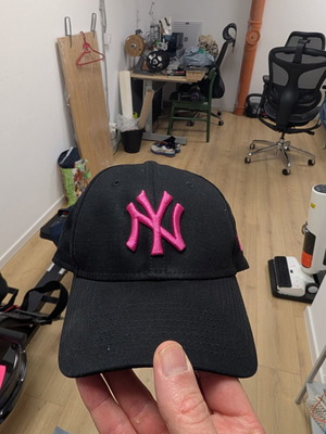New Era γυναικείο καπέλο NY, σε άριστη κατάσταση, μαύρο και ροζ