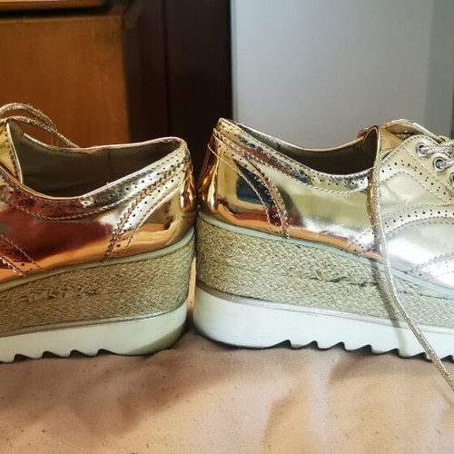 Closed gold platform shoes used, 8 cm heel