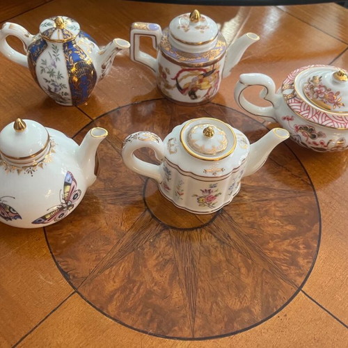 Porcelain miniature collectible teapots like new, set of 5