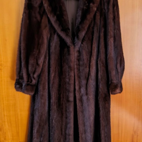 Mink Fur Coat like new, seamless design