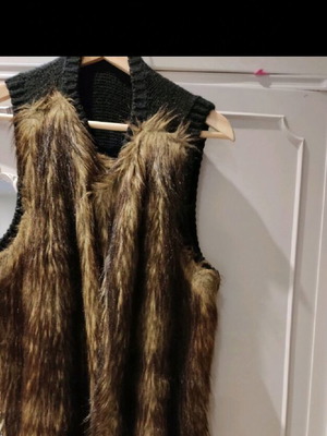 Sleeveless knitted vest used with fake fur front H&M size M