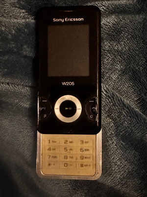 Old mobile phones used, set of 2 for spare parts