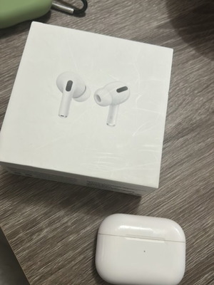 AirPods Pro like new with case and box