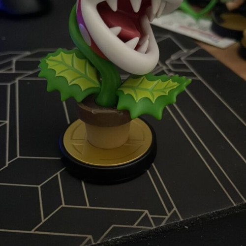 Amiibo Plant Super Smash Series like new out of packaging