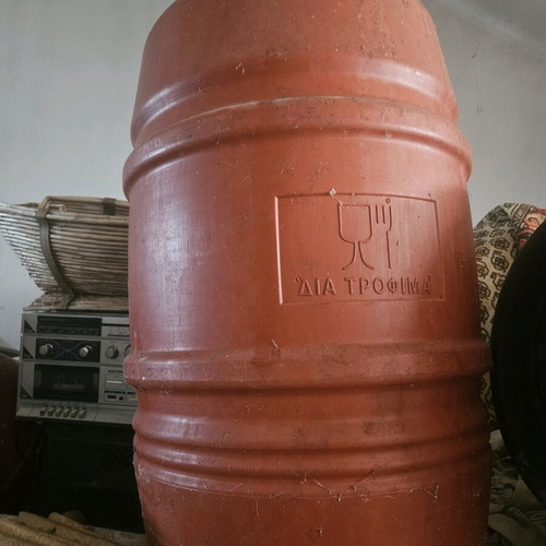 Large containers like new, large quantity