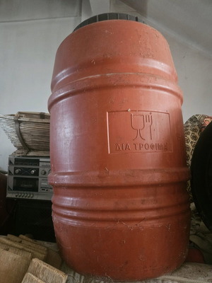 Large containers like new, large quantity