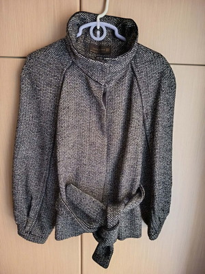 Γυναικείο ασπρόμαυρο κοντό παλτό Zara μεταχειρισμένο, μέγεθος XL