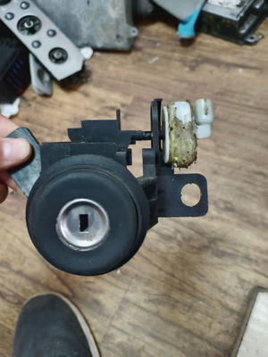 Mercedes-Benz W168 trunk lock A 168740091