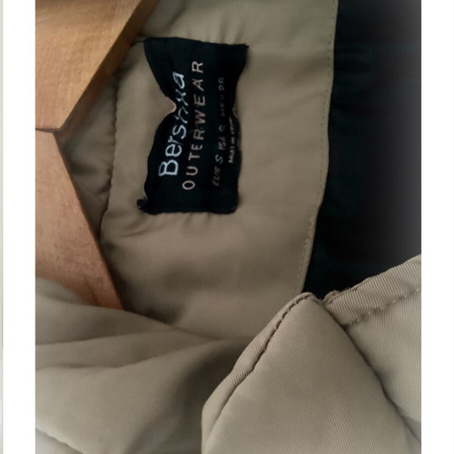 Bershka beige jacket like new without fur on hood