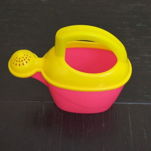 Children's watering can toy like new, height 18 cm, width 18 cm
