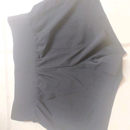 Athletic shorts wide fit like new, size L