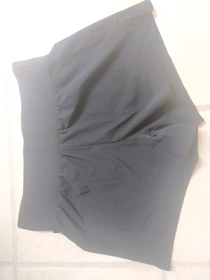 Athletic shorts wide fit like new, size L