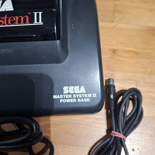 Sega Master System II like new complete package with original controller