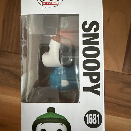Funko Pop Snoopy Chase #1681 new in box