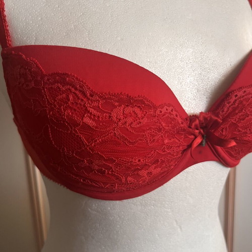 Bra Med 70D red like new