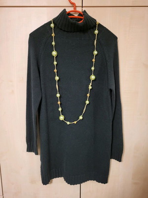 Cypress knitted blouse like new with green necklace gift