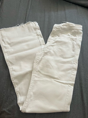 Bershka bell-bottom jeans size 36 narrow like new, white