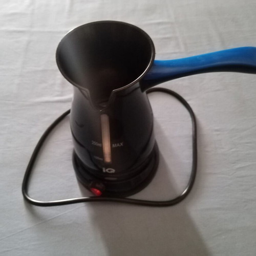 IQ electric briki 450W 300 ml black for 4 cups, like new