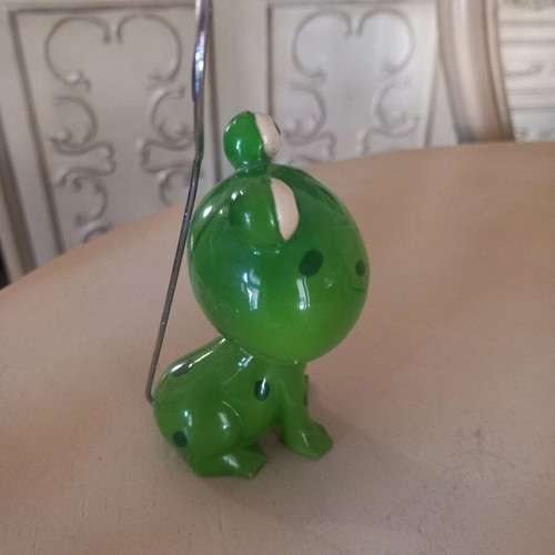 Decorative frog used with spring on head