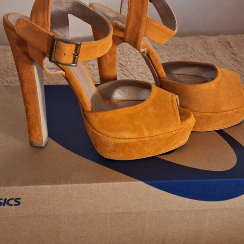 Tsakiris Mallas heels orange like new, size 39