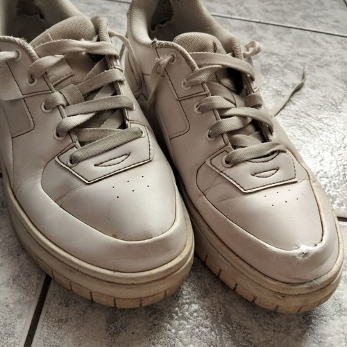 Puma sneakers size 40, white